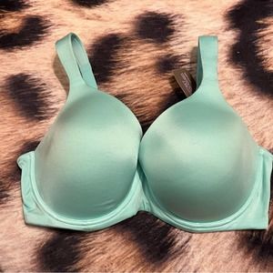 NEW Secret Treasures Smoothing T-Shirt Bra Size 40DDD